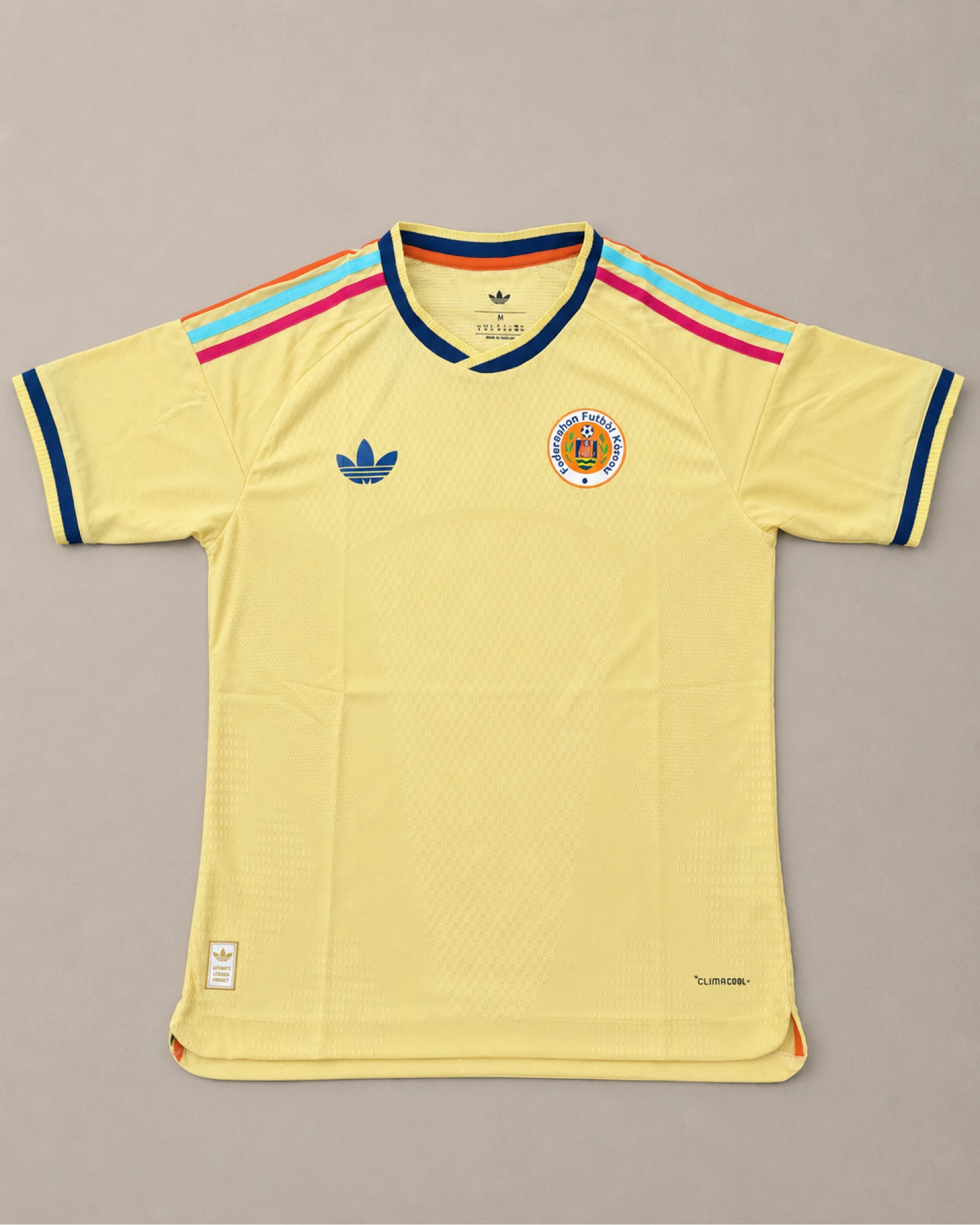 Nieuw Adidas Curaçao voetbalshirt voor het WK 2026 in maat M